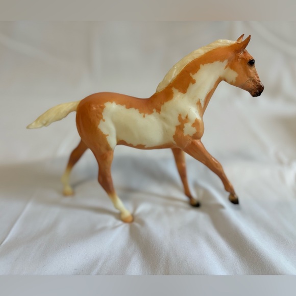 Breyer Traditional Horse Foal Scooter Palomino Overo Paint - Picture 1 of 2